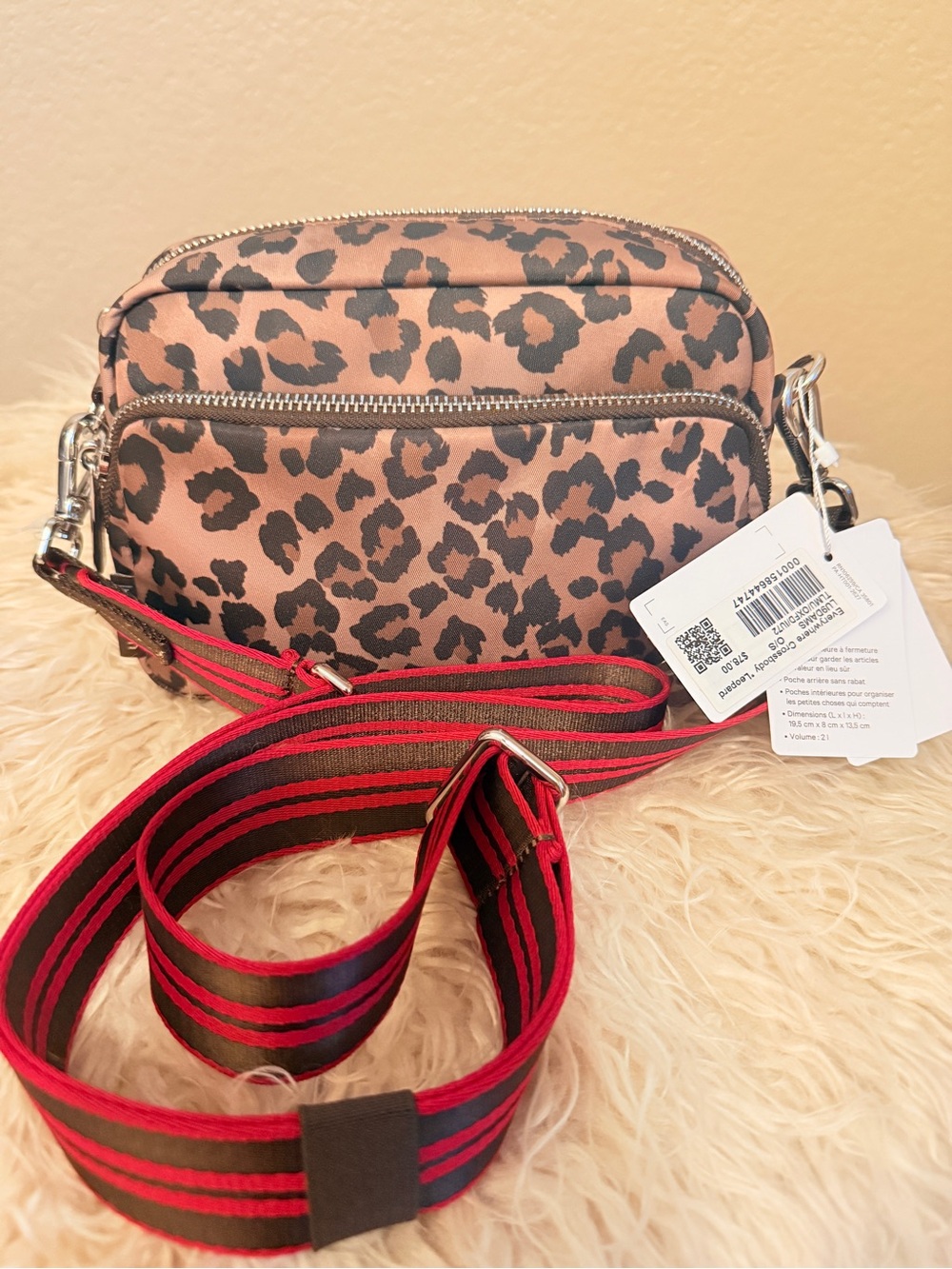 Lululemon Everywhere Printed Crossbody Bag in Pink Leopard - Picture 2 of 8